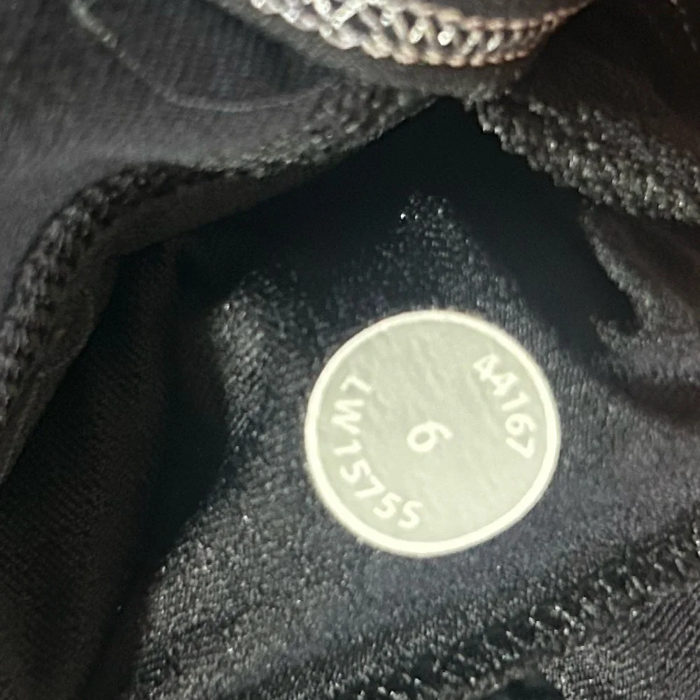 Lululemon No Limit Built in Bra Black Tank Top Size 6 - Picture 5 of 5